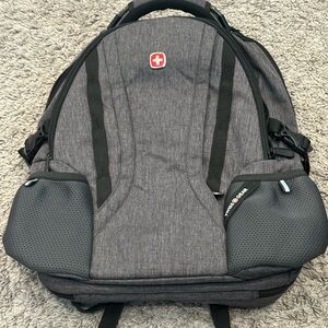 BRAND NEW - SWISSGEAR 3760 ScanSmart Laptop Backpack in
Grey